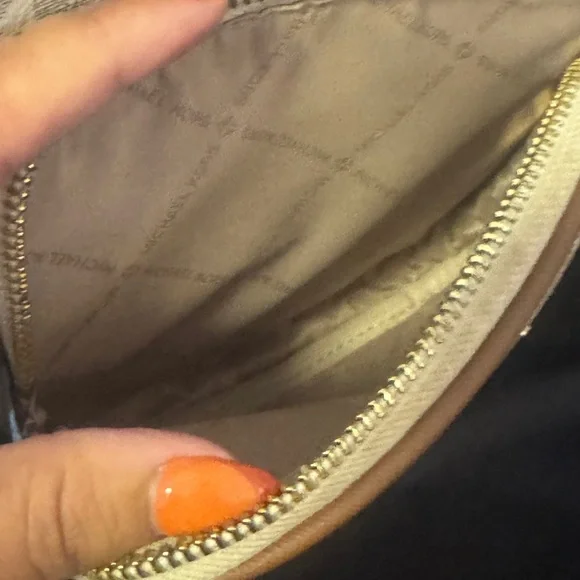 Michael Kors Jet Set Travel Medium Logo Crossbody NWOT - Picture 10 of 14